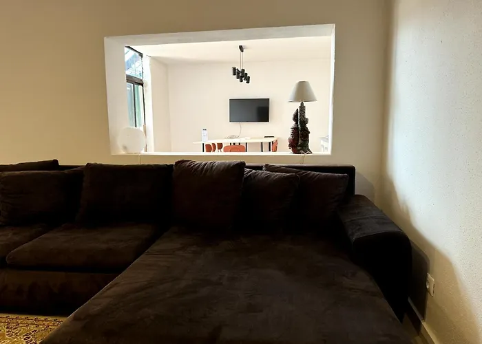Retreat Villa, Full Amenities, Up To 40Ppl