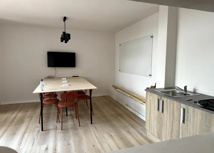 Retreat Villa, Full Amenities, Up To 40Ppl